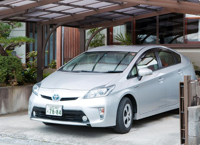 Screenshot-2018-4-10_Environmentalist_students_demand_school_prez_buy_a_Prius.png